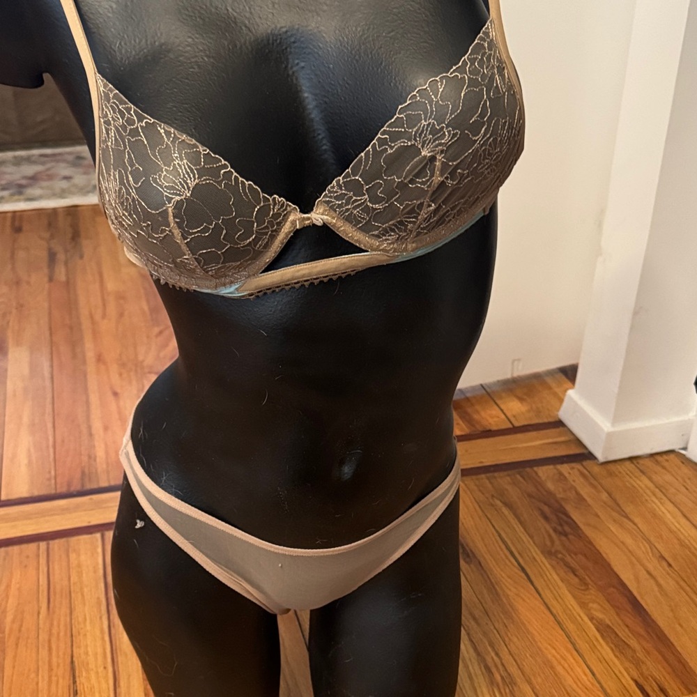 Elegant la perla  Tan Lace Bra and Eres Panty